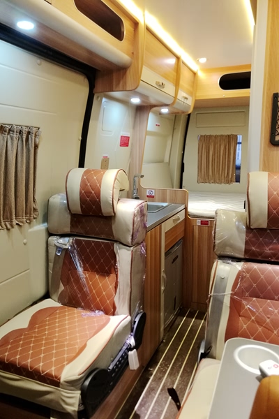 风清气爽，遍地金黄，房车旅游季拉开序幕