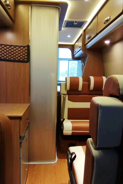 风清气爽，遍地金黄，房车旅游季拉开序幕