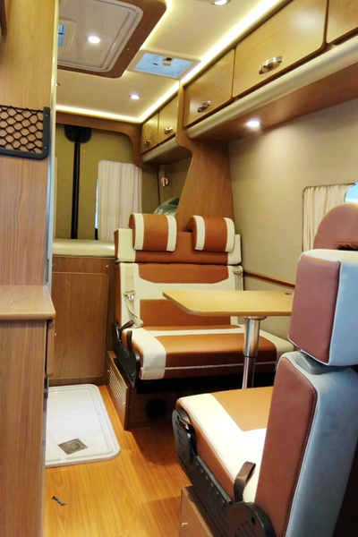 风清气爽，遍地金黄，房车旅游季拉开序幕