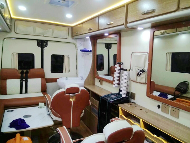 喜讯！喜讯！恭喜重庆王总喜提东风御风私人订制移动理发房车一台