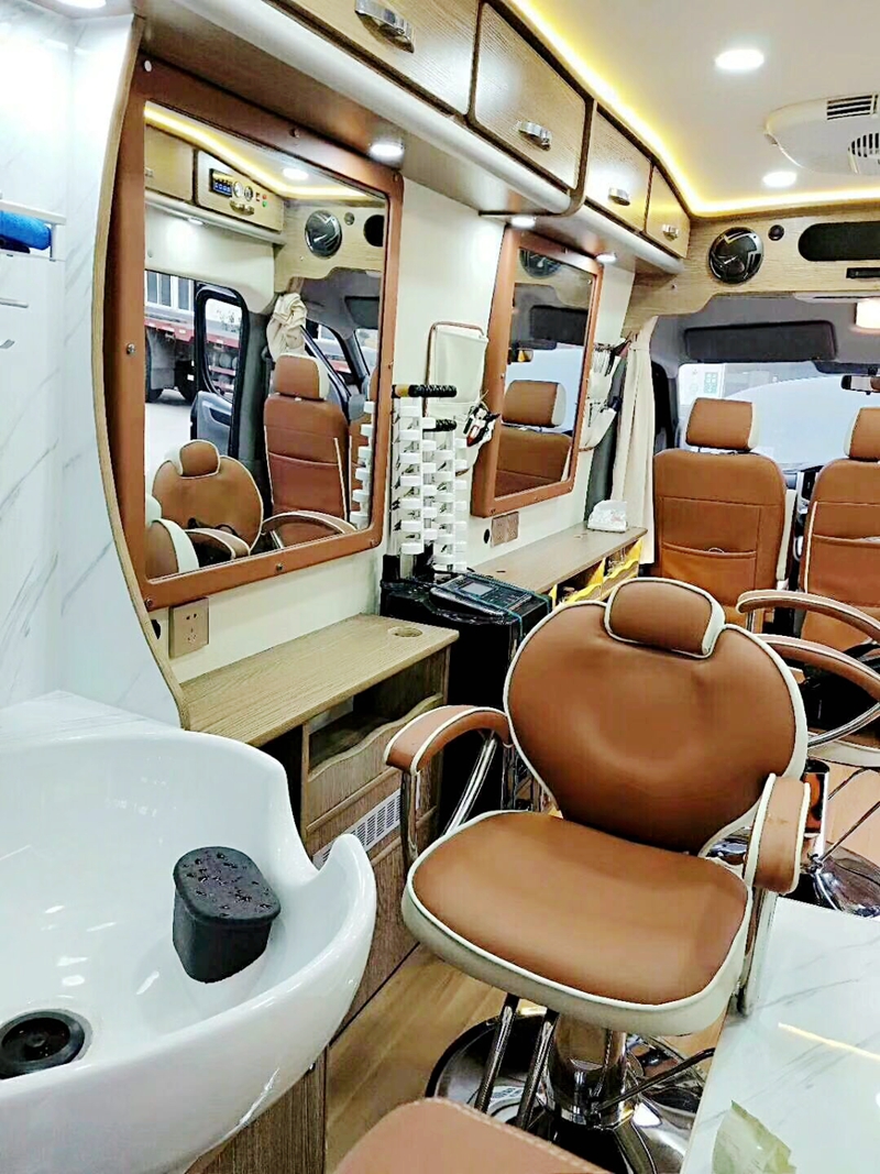 喜讯！喜讯！恭喜重庆王总喜提东风御风私人订制移动理发房车一台