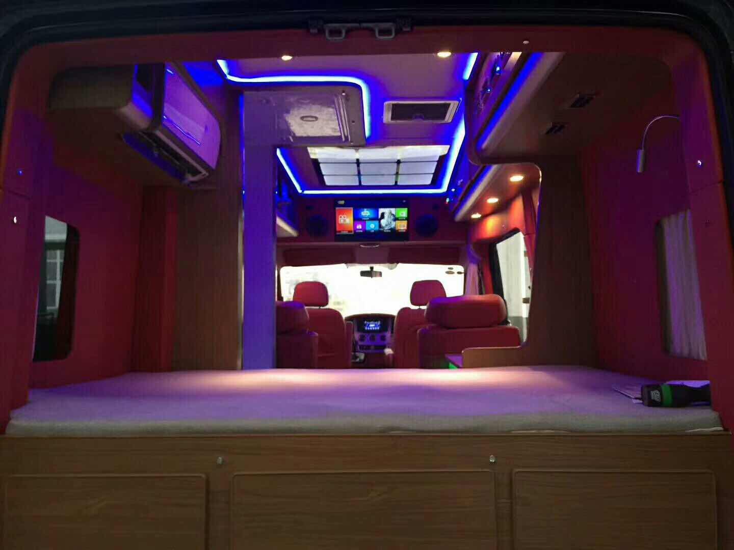 车子外面是，车子里面是自家