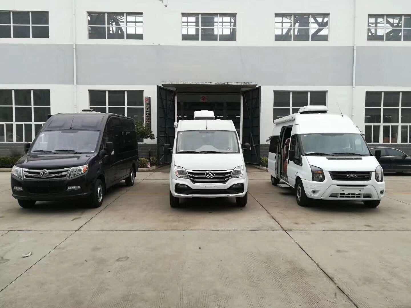 车子外面是，车子里面是自家