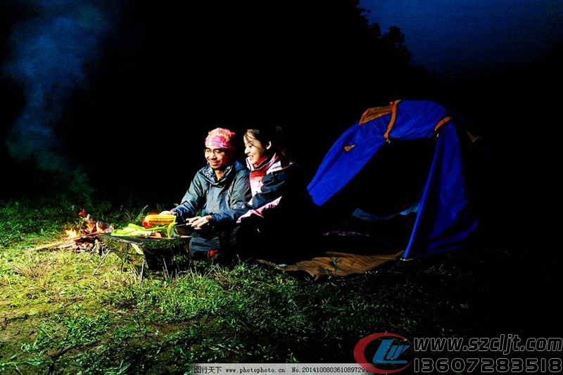 备的草原户外露营装备