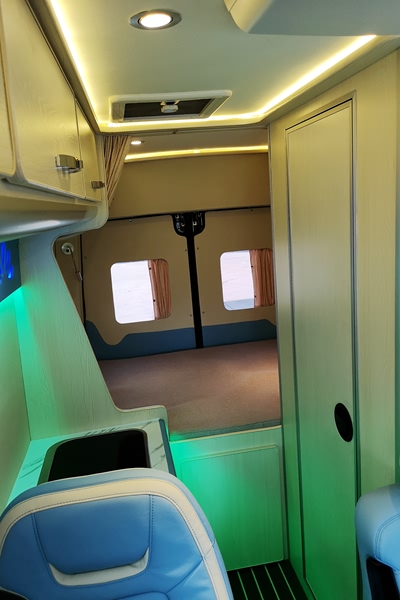 快乐周末东风御风房车带你追逐秋风