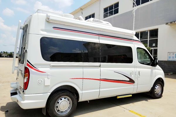 行走的歌儿开启房车旅行梦