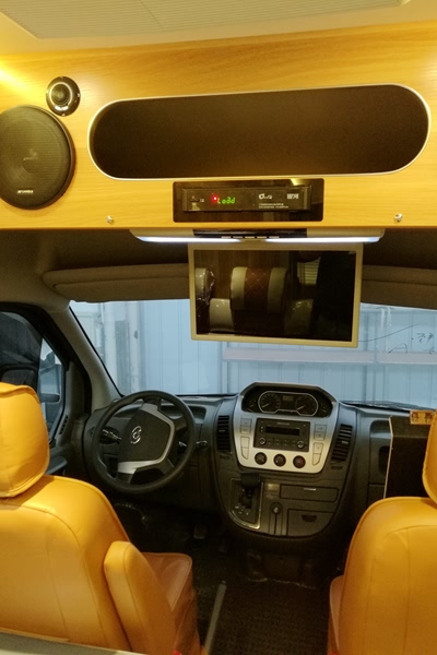 行走的歌儿开启房车旅行梦