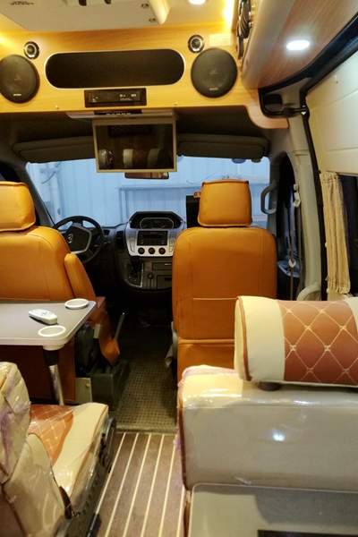 行走的歌儿开启房车旅行梦