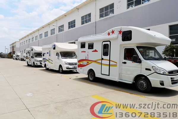 孝顺小伙子爆改房车，带着乡下父母游遍半个中国