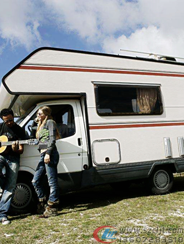 开着房车，带着的姑娘，开启环游之旅