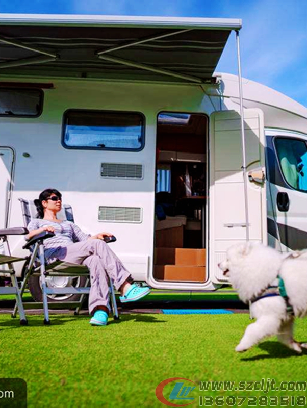开着房车，带着的姑娘，开启环游之旅