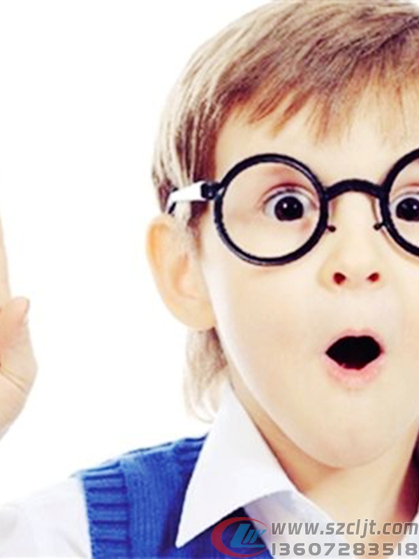 花甲之年的大叔要用木头造“房车”